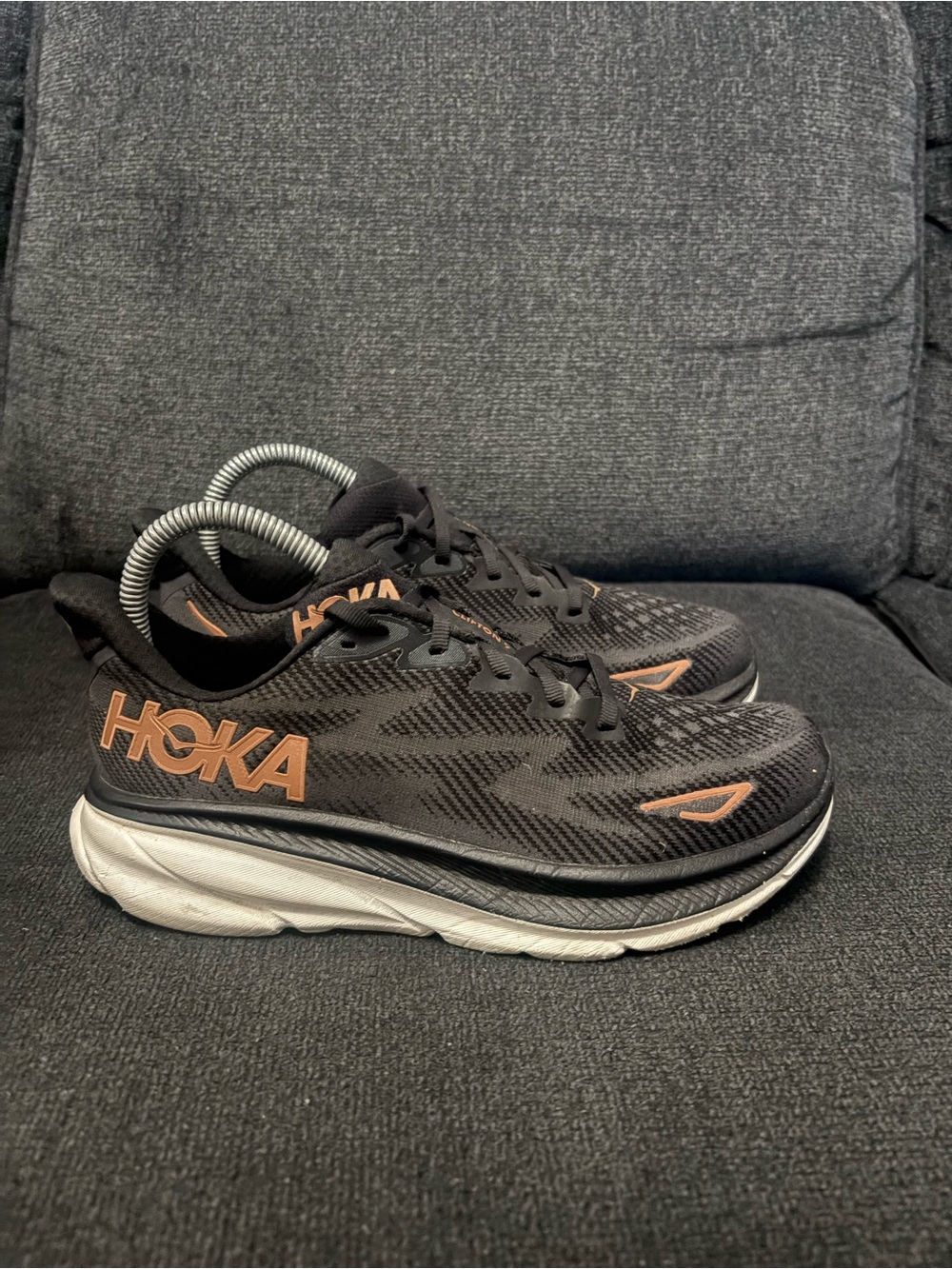 Hoka One One Clifton 9 Women's Running Shoes Black/Rose Gold, Size 7